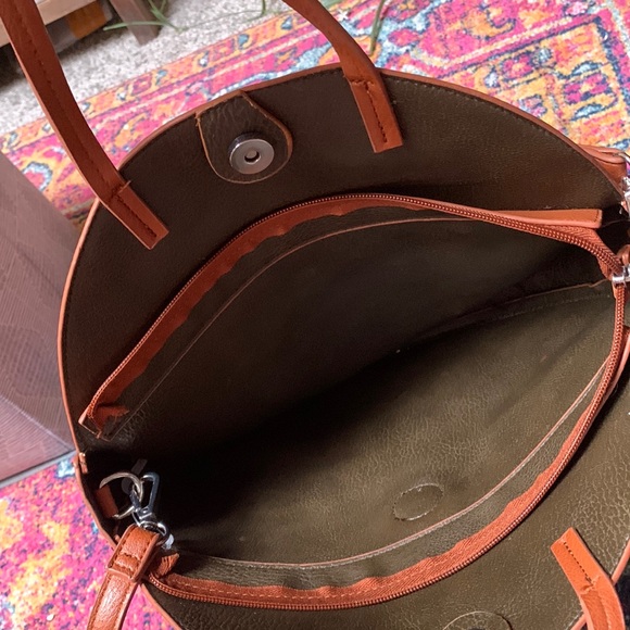 Brown Faux Leather Circular Purse!! - Picture 4 of 6